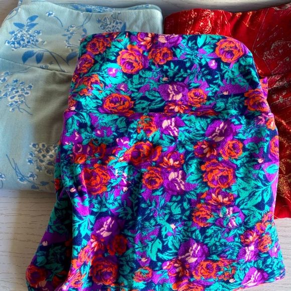 Adorable 🥰 Floral Leggings in One Size (plus). - Picture 2 of 5